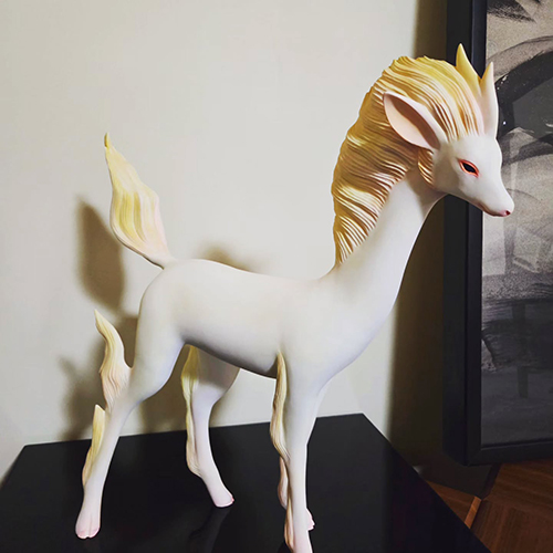 たたずまいが神々しい　長い間待ち、偶然が重なり、やっと、わが社にお招きできました